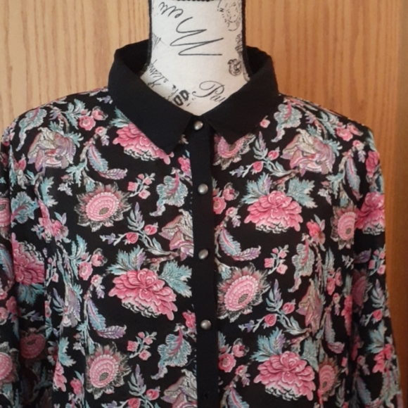 Flowered Blouse - Picture 1 of 4